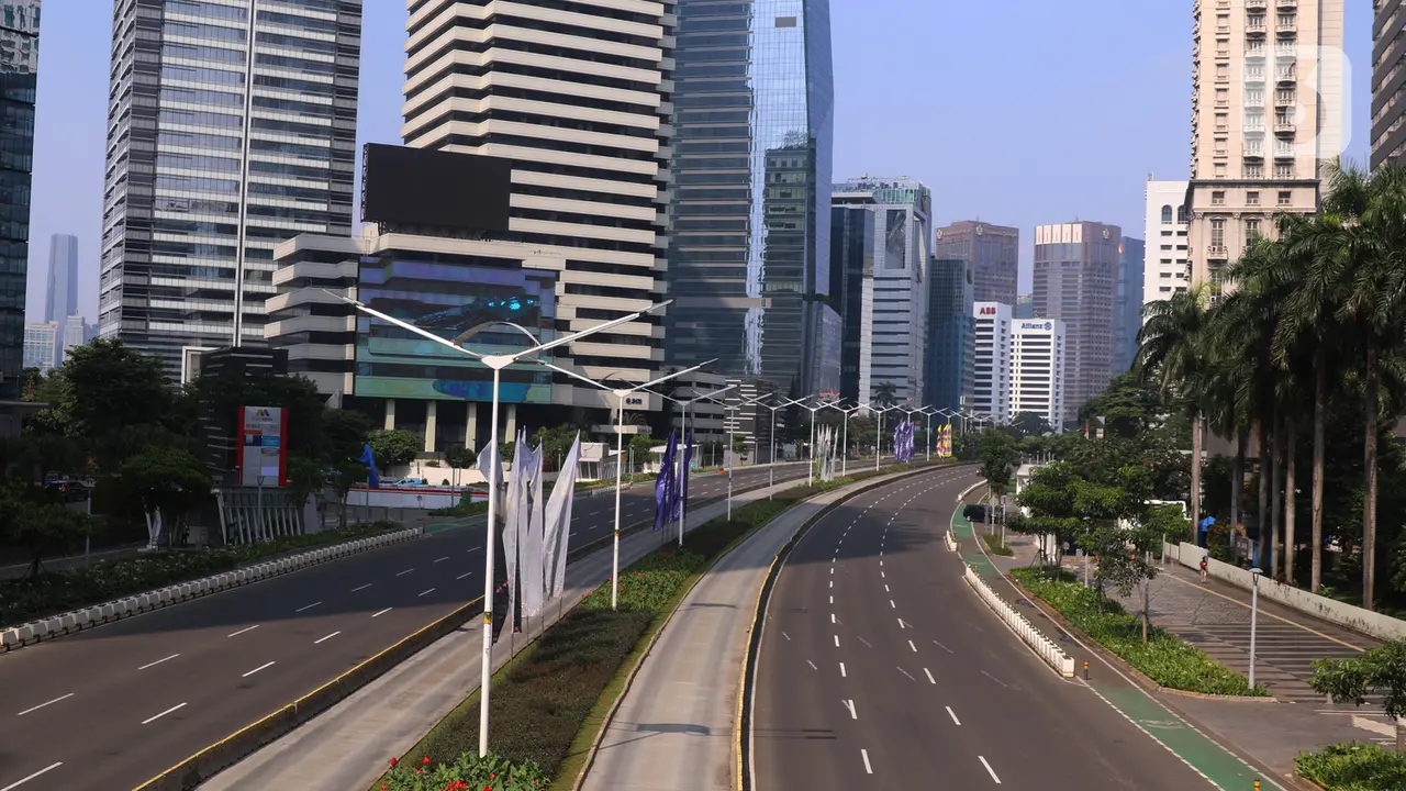 Suasana Hari Pertama PPKM Darurat di Jakarta