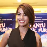 Bintang film Hantu Jeruk Purut memutuskan untuk kembali menetap di Bali. Tidak sendiri, ia juga mengajak anak-anaknya, termasuk anak dari Anji, Leticia Charlotte. (Nurwahyunan/Bintang.com)