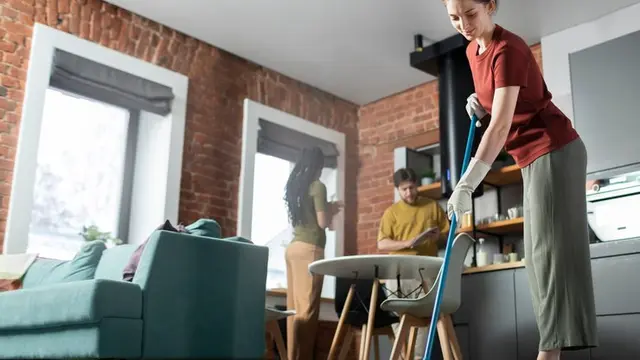 Delegasikan tugas-tugas rumah tangga