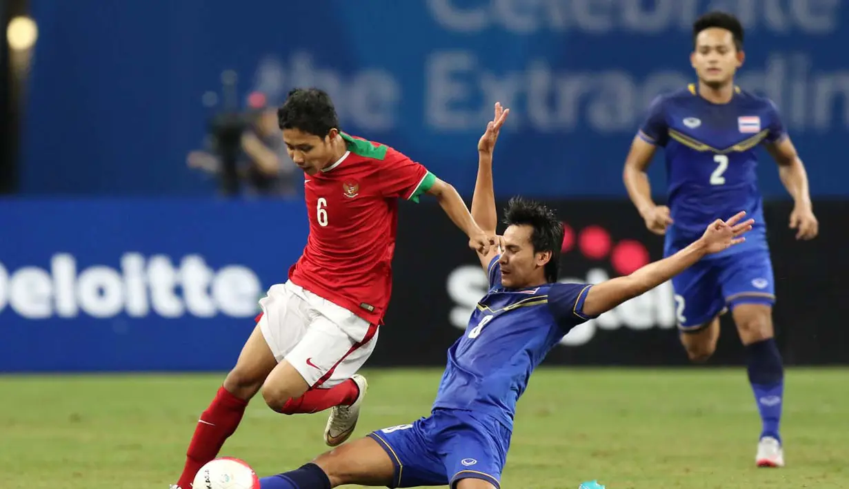 Evan Dimas pun tak banyak menguasai bola. (Bola.com/Arief Bagus)