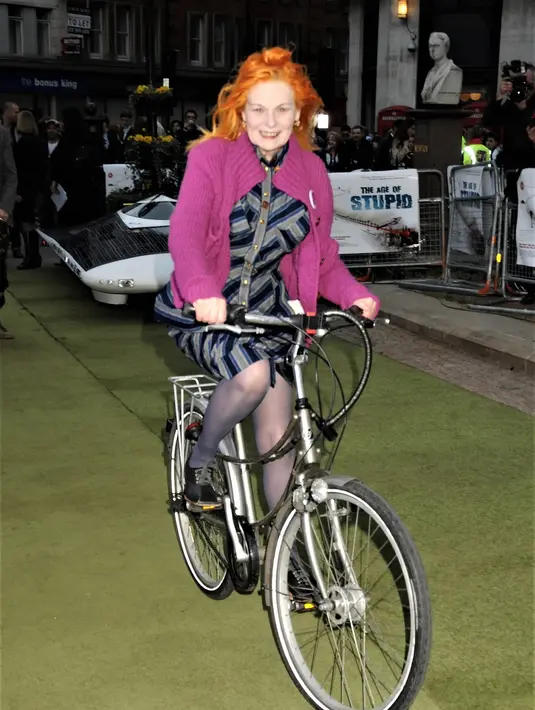 <p>Vivienne Westwood terlihat di London tahun 2009. Foto: Vogue.</p>