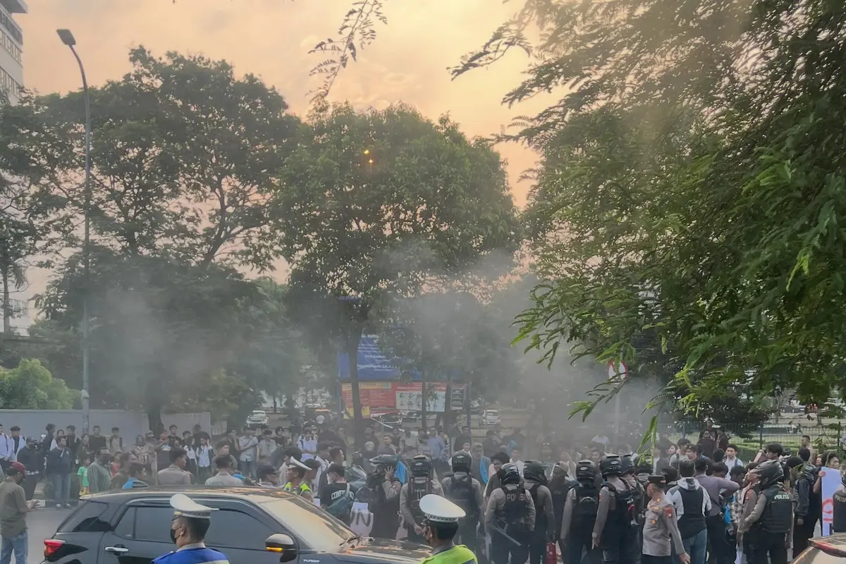 Demo Mahasiswa Depan Kampus UKI