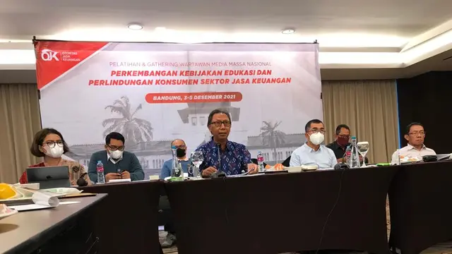 Anggota Dewan Komisioner Bidang Edukasi dan Perlindungan Konsumen OJK, Tirta Segara