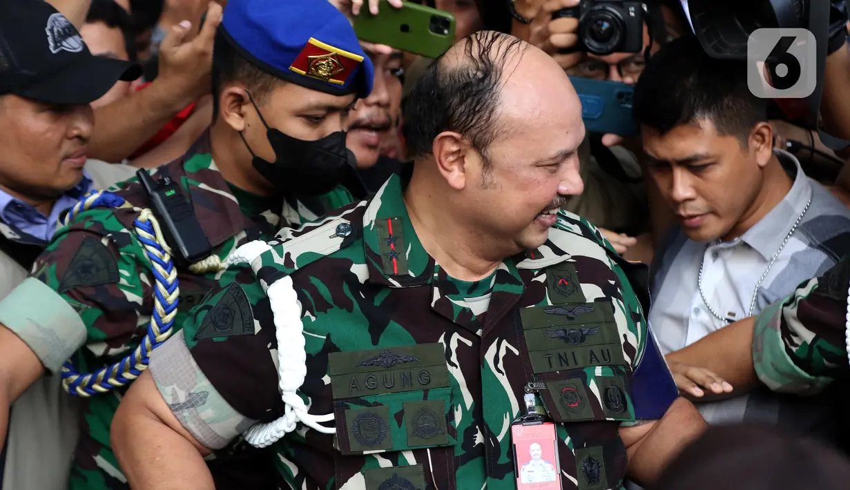 Mereka diduga menerima suap hingga Rp 88,3 miliar sejak 2021-2023 dari berbagai pihak. KPK juga menetapkan tiga pihak swasta sebagai tersangka. (Liputan6.com/Helmi Fithriansyah)