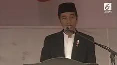 Presiden Joko Widodo atau Jokowi menunaikan salat Idul Adha 1438 Hijriah bersama masyarakat di Lapangan Merdeka, Sukabumi, Jabar, Jumat.