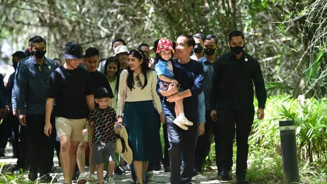 Presiden Jokowi dan Ibu Negara Iriana mengunjungi beberapa tempat wisata di Labuan Bajo, Minggu (23/4/2023).