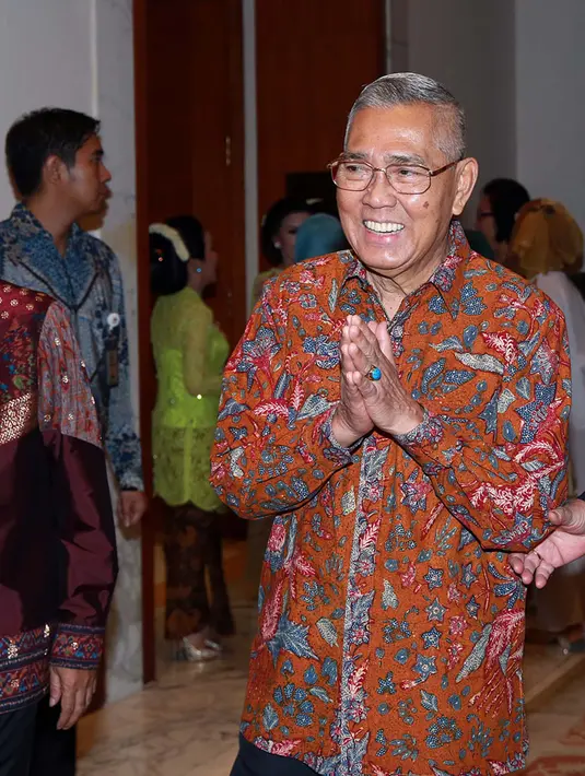 Selain menteri, hadir pula mantan Wakil Presiden Tri Sutrisno. (Deki Prayoga/Bintang.com)