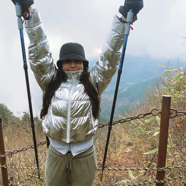 7 Potret Keseruan Estelle Linden Saat Travelling, Dari Naik Gunung Hingga Menyelam