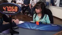 Sebuah video yang diunggah ke media sosial menampilkan Yan Chan-Yani mampu menyelesaikan rubik 3x3 dalam waktu 47 detik.