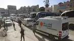 Ambulans yang membawa pasien Palestina dan orang-orang yang terluka akibat perang, didampingi oleh kerabat mereka, bersiap untuk meninggalkan Jalur Gaza untuk perawatan mereka di luar negeri melalui perlintasan Rafah, di Khan Yunis, di Jalur Gaza selatan pada Selasa 3 Februari 2026. Warga Gaza yang sakit dan terluka mulai menyeberang ke Mesir untuk mendapat perawatan medis di luar negeri setelah Israel membuka kembali secara terbatas pos perlintasan Rafah antara Gaza dan Mesir di wilayah Palestina. (Bashar Taleb/AFP)
