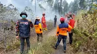 Kondisi kawasan hutan lindung Gunung Soputan di Kabupaten Minahasa tenggara, Sulut, yang hangus terbakar sejak pekan lalu.