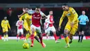 Ini merupakan jawaban kelas dunia dari Gabriel Jesus setelah sebelumnya mendapat kritik atas performa buruknya. Gol terakhirnya di Premier League sebelum pekan ini tercipta pada Januari lalu alias sudah 11 bulan silam. (AP Photo/Kirsty Wigglesworth)
