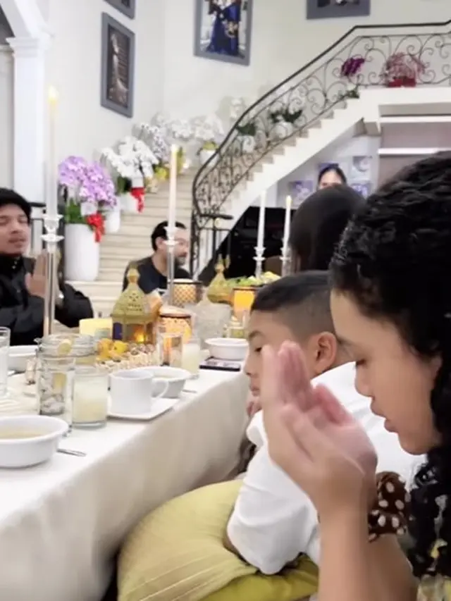 Krisdayanti bukber dengan keluarga (Instagram/krisdayantilemos)