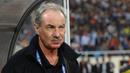 Alfred Riedl. Pelatih asal Austria yang telah berpulang pada 8 September 2020 lalu menjadi pelatih keempat yang mampu membawa Timnas Indonesia meraih posisi kedua di Piala AFF. Bahkan ia melakukannya dua kali, yaitu pada edisi 2010 dan 2016. (AFP/Hoang Dinh Nam)