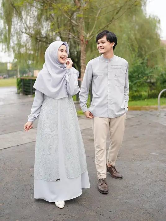 Anisa Rahma asuh buah hati [Instagram/anisarahma_12]