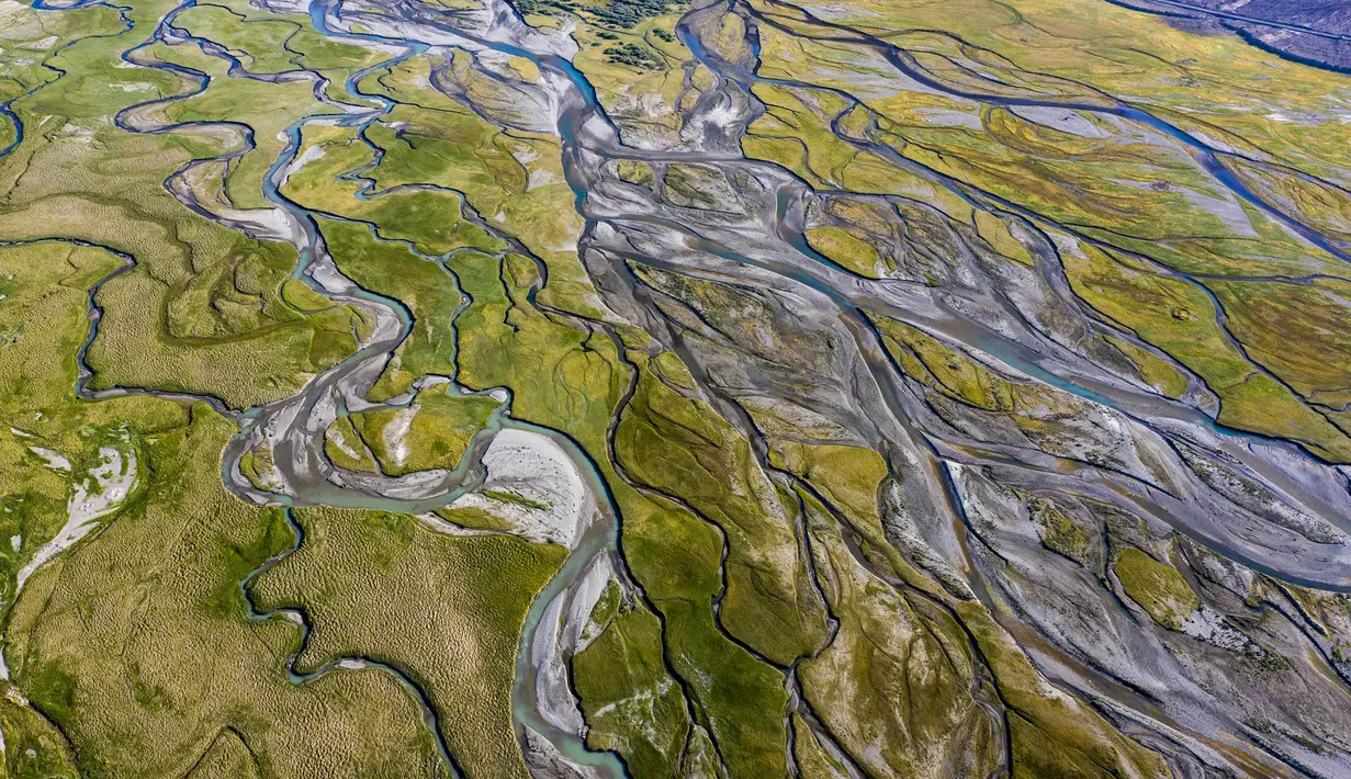 Foto dari udara menunjukkan pemandangan kawasan lahan basah di Wilayah Otonom Etnis Tajik Taxkorgan, Daerah Otonom Uighur Xinjiang, China barat laut, 10 Juni 2020. (Xinhua/Hu Huhu)