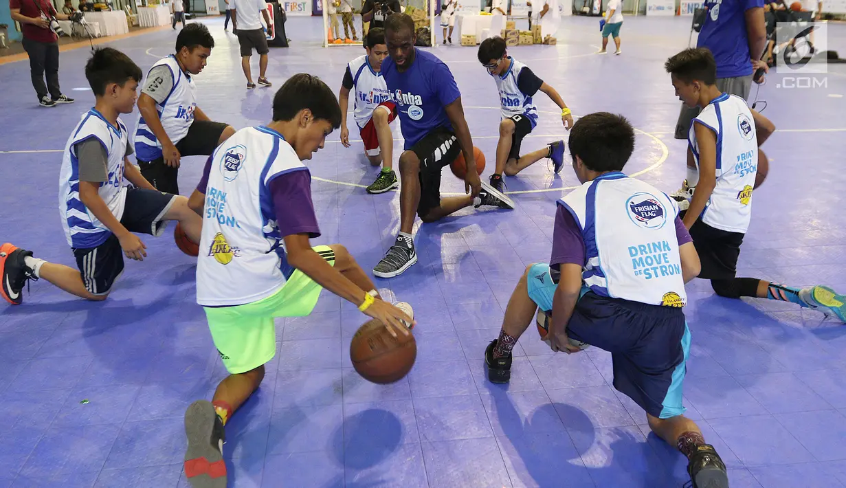 Peserta mengikuti seleksi Jr NBA Indonesia 2017 yang diselenggarakan Frisian Flag di Cilandak Sport Center, Jakarta, Sabtu (26/08). Mereka akan dipilih untuk menjadi Jr NBA Indonesia 2017 All Star . (Liputan6.com/Fery Pradolo)