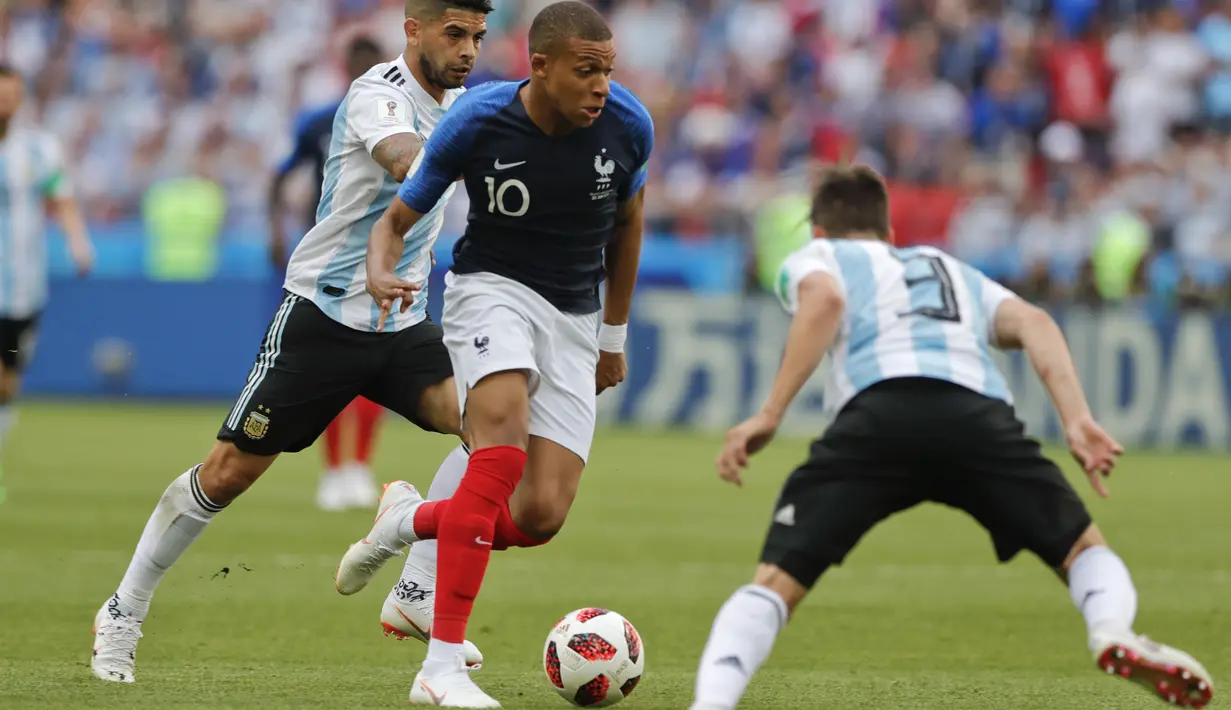 Hingga babak 16 besar Piala Dunia 2018, Kylian Mbappe telah mencetak tiga gol untuk timnas Prancis. (AP/Ricardo Mazalan)