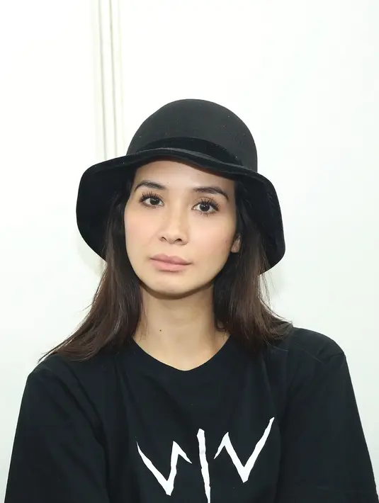 "Latihan mulai Maret dengan kang Yayan (Ruhiyan) dan tim. Intensif mulai puasa jam 2 siang bisa sampai jam 10 malam, berjam-jam tetapi memang sangat menyenangkan," pungkasnya. (Bambang E.Ros/Bintang.com)