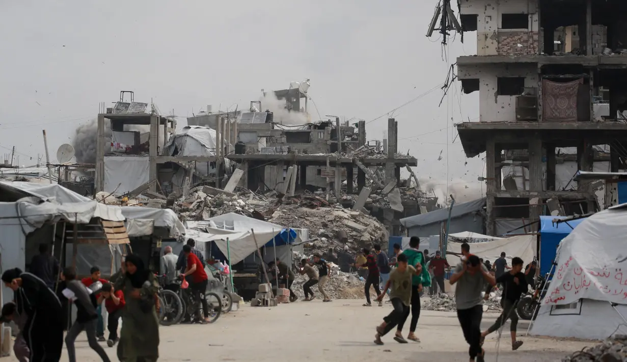 Sebelumnya, militer Israel mengeluarkan perintah evakuasi baru kepada orang-orang di beberapa distrik di Kota Gaza, yang memaksa ribuan warga Palestina meninggalkan tempat perlindungan mereka. (Bashar TALEB/AFP)