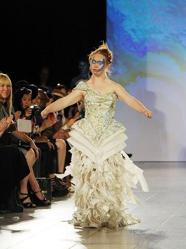20150913-Madeline Stuart, Model dengan Down Syndrome Jalani Debut Profesional di New York Fashion Week
