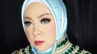 Ilustrasi hijab untuk perempuan big size. (Instagram/melly_goeslaw)