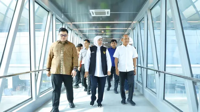 Khofifah saat meninjau Bandara Dhoho Kediri. (Istimewa)
