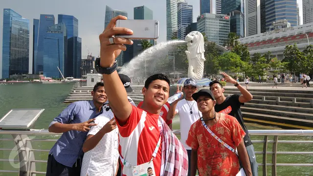 Gaya Garuda Muda Saat Rehat di Negeri Singa