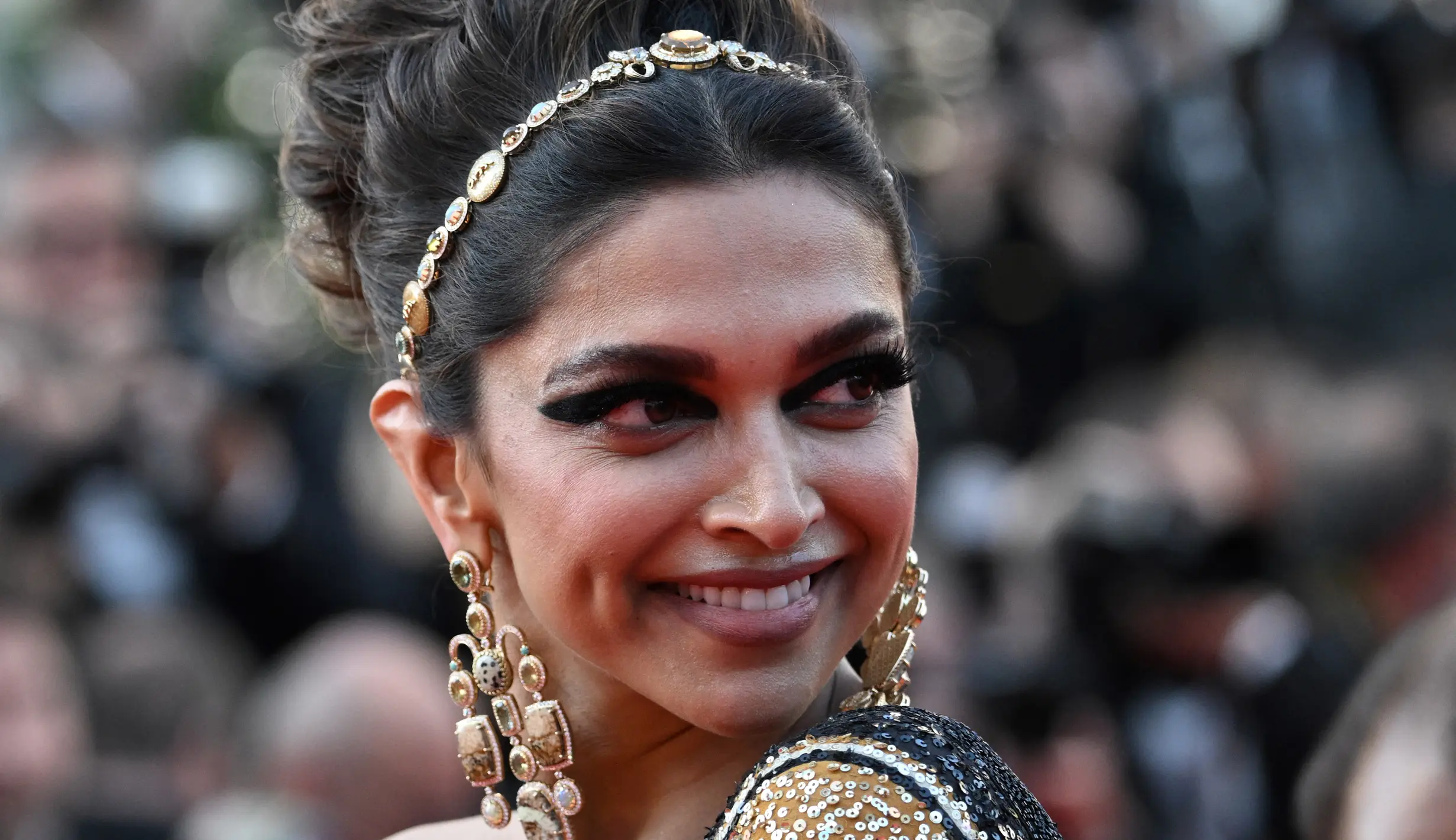 FOTO: Cantiknya Deepika Padukone di Karpet Merah Cannes - Foto Liputan6.com