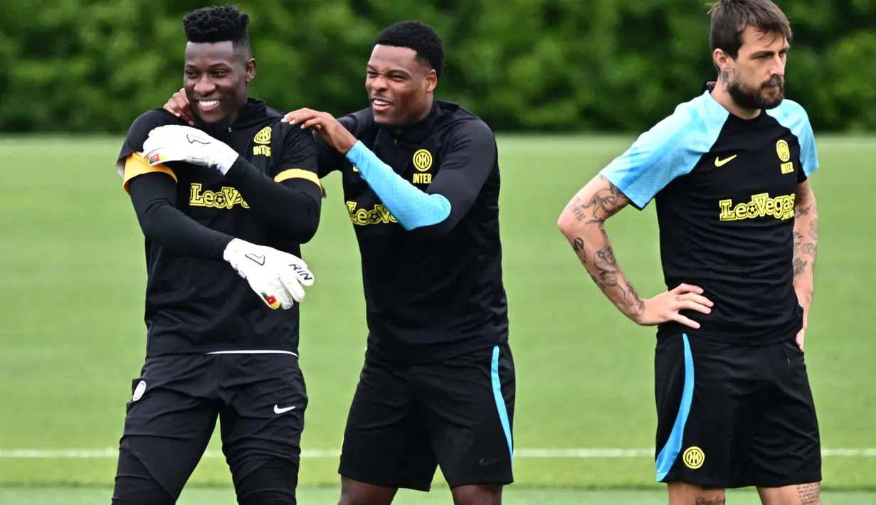 Pertandingan UCL antara Milan vs Inter ini dijadwalkan live di SCTV dan Vidio pada Kamis, 11 Mei 2023, jam 02:00 WIB.  (AFP/Gabriel Bouys)