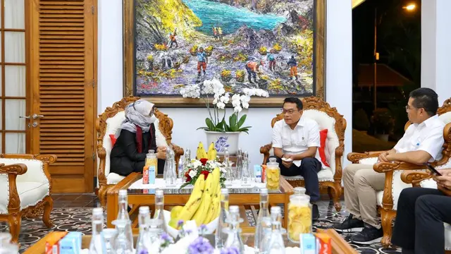 Moeldoko dan Bupati Banyuwangi Ipuk Fiestiandani.