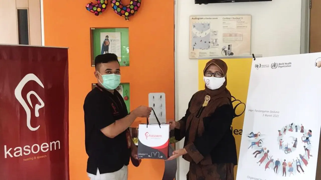 Kasoem Hearing Donasi Alat Bantu Dengar ke Masyarakat Tidak Mampu