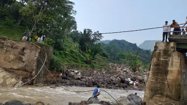 Jembatan roboh