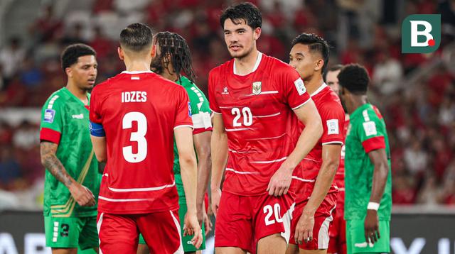 Jay Idzes dan Elkan Baggott dalam pertandingan FIFA Series 2026 Timnas Indonesia melawan Saint Kitts and Nevis di SUGBK, Jakarta, Jumat (27-3-2026). (Bola.com/Abdul Aziz)