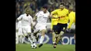 Kurang lebih dua tahun (2002-2004) bersama Dortmund, Torsten Frings (kanan) bermain sebanyak 47 kali dan hanya mengoleksi 10 gol. (Foto: AFP/Javier Soriano)