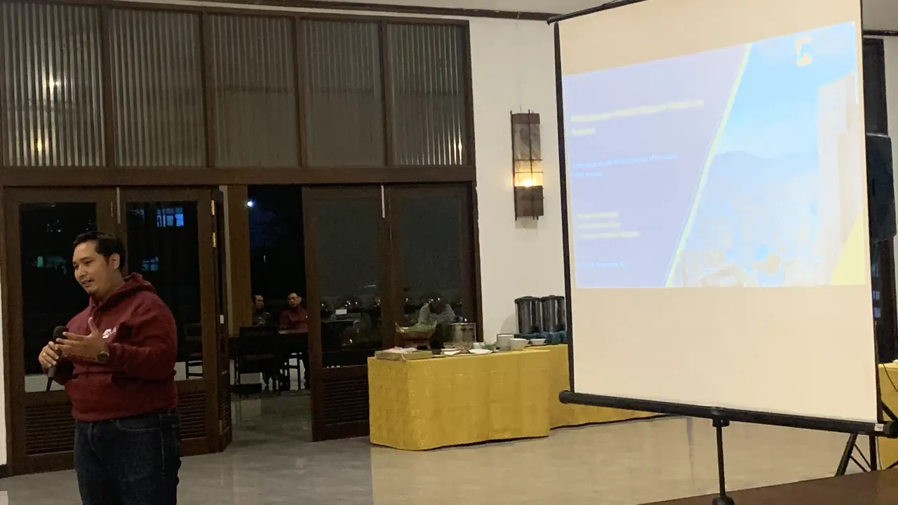 Direktur Group Riset LPS, Herman Saheruddin dalam kegiatan Media Gathering LPS di Bandung, Jawa Barat pada Rabu (8/11/2023).