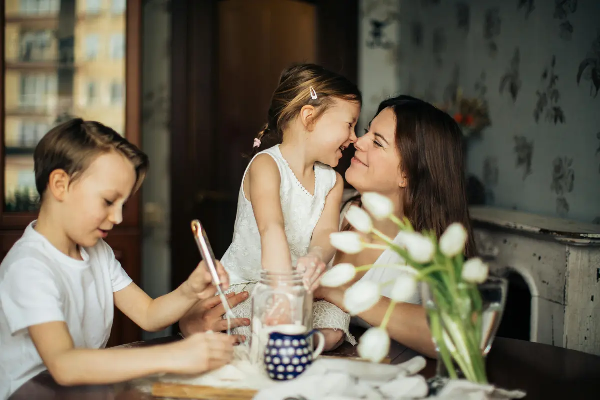 Bekali Anak dengan Pelatihan Mindfulness Sejak Dini, Ini Tips Praktisnya untuk Kamu