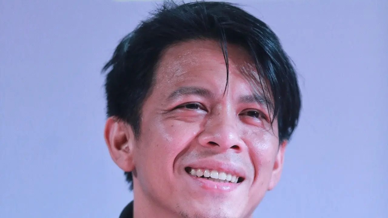 [Bintang] Ariel NOAH dan Dina Lorenza diisukan sedang memadu kasih.