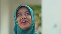 Bu Tejo diperankan Siti Fauziah. (Foto: Dok. Ravacana Films)