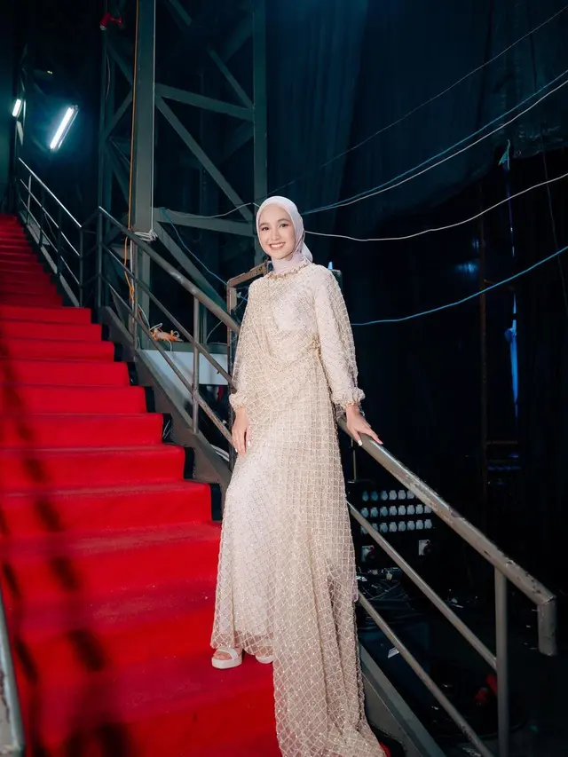 6 Pesona Cut Syifa dalam Balutan Dress Mewah Saat Terima Penghargaan, Jadi Aktris Berprestasi yang Dekat dengan Mischa Chandrawinata