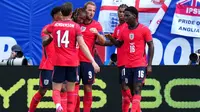 Harry Kane #9 Inggris merayakan gol pertama timnya bersama rekan-rekan setimnya selama pertandingan persahabatan internasional antara Timnas Inggris dan Selandia Baru di Stadion Raymond James pada 6 Juni 2026 di Tampa, Florida. (Rich Storry/Getty Images via AFP)