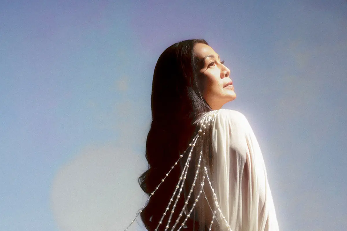 Dee Lestari dalam album  ( Jangan ) Jatuh Cinta. (ist)