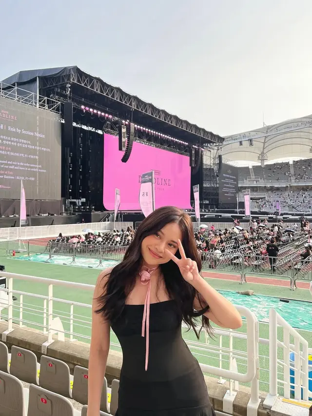 Outfit Kasual 8 Artis Indonesia Nonton Konser BLACKPINK di Korea Selatan