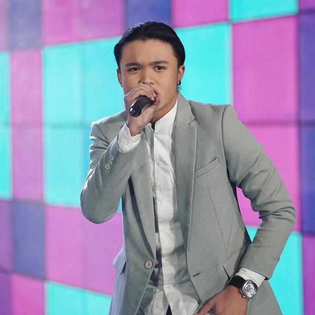 7 Potret Restu, Putra Charly van Houten yang Ikut Terjun di Dunia Musik