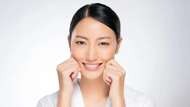 Mengenal Manfaat Gold Peptide Crystals untuk Kulit Tampak Muda Bercahaya