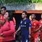 Para pemain Persik Kediri melakukan senam aerobik guna melepaskan kejenuhan dan menjaga soliditas tim. (Dok. Liga Indonesia Baru)