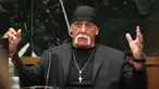 Bintang gulat Terry Bollea alias Hulk Hogan saat mengikuti persidangan dengan Gawker media di St. Petersburg , Florida, (8/11). Hulk Hogan mengaku merasa dipermalukan dengan bocornya video mesum dengan seorang wanita. (REUTERS/John Pendygraft)