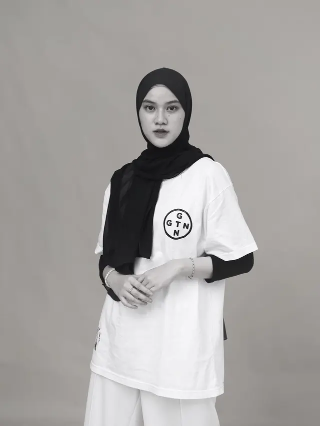 7 Pemotretan Uty Bonita Eks JKT48 dengan Berbagai Tema Ini Menawan