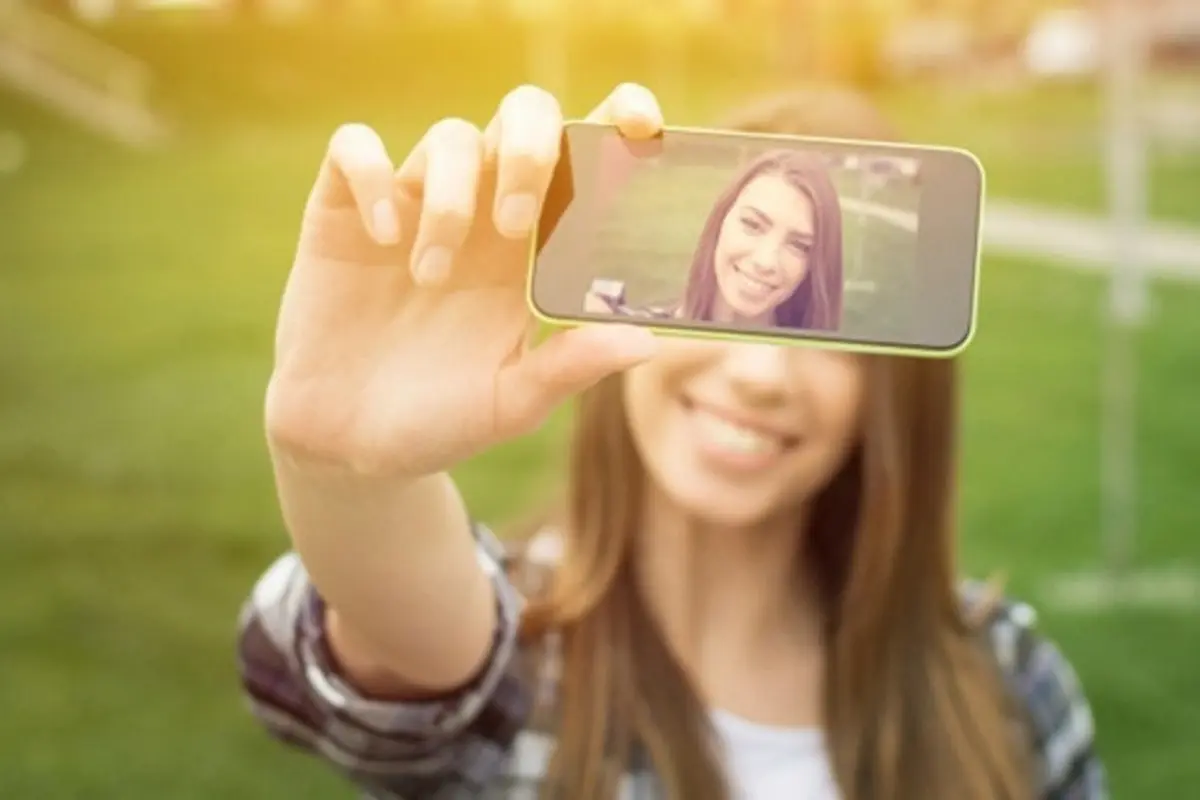 [bintang] Hadap Kanan atau Kiri, Selfie Bisa Ungkap Kepribadianmu, Lho!