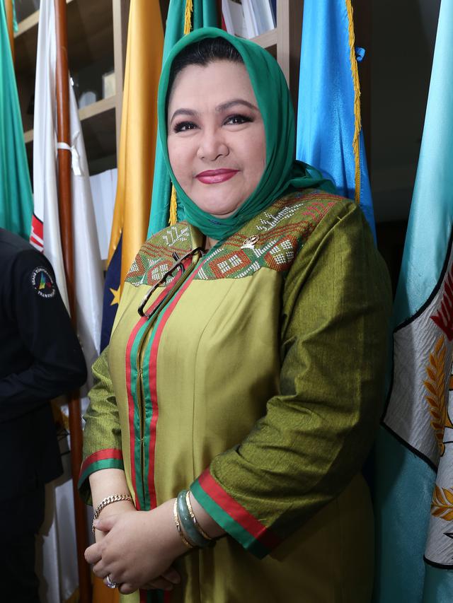 [Bintang] Emilia Contessa